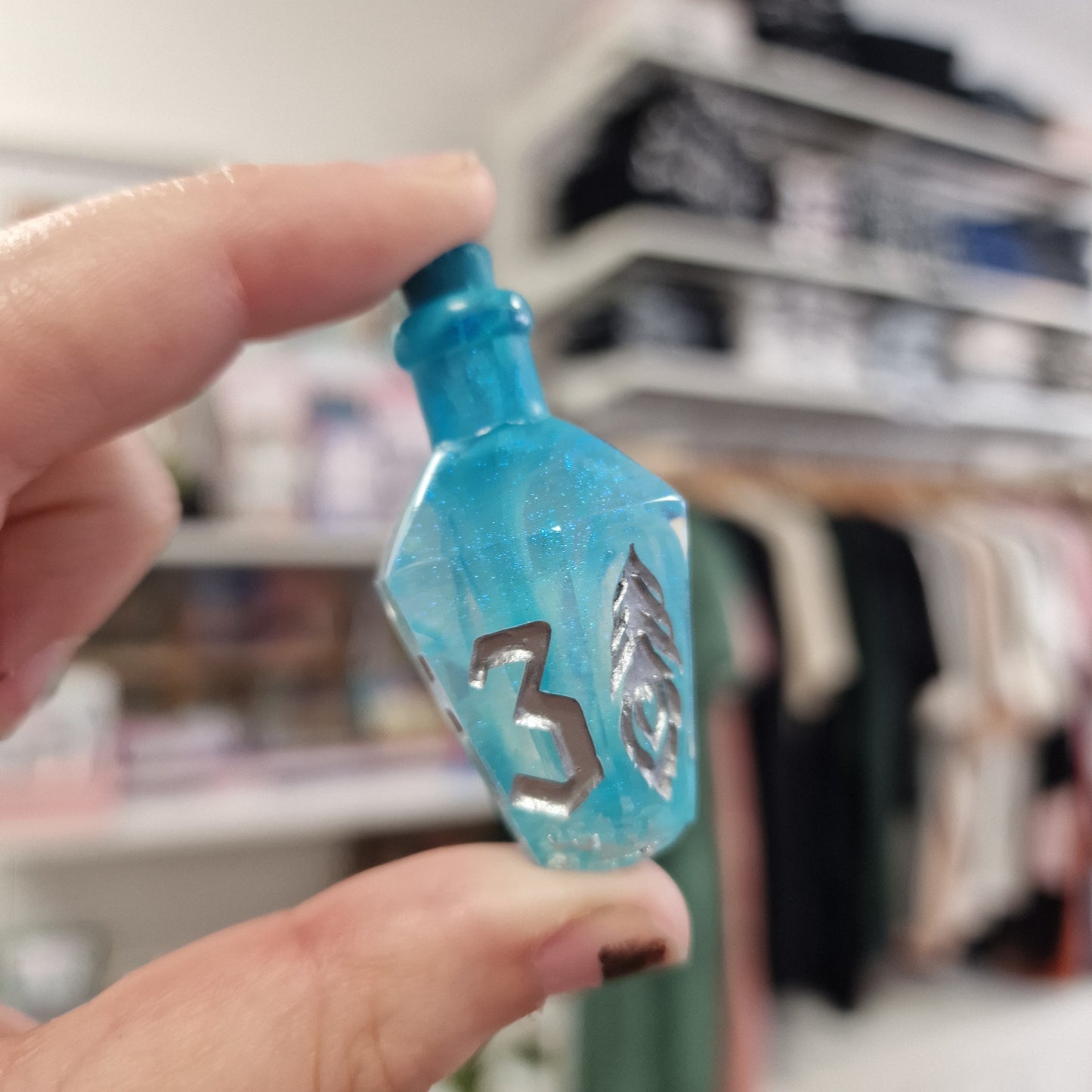 Giant Potion Bottle D6